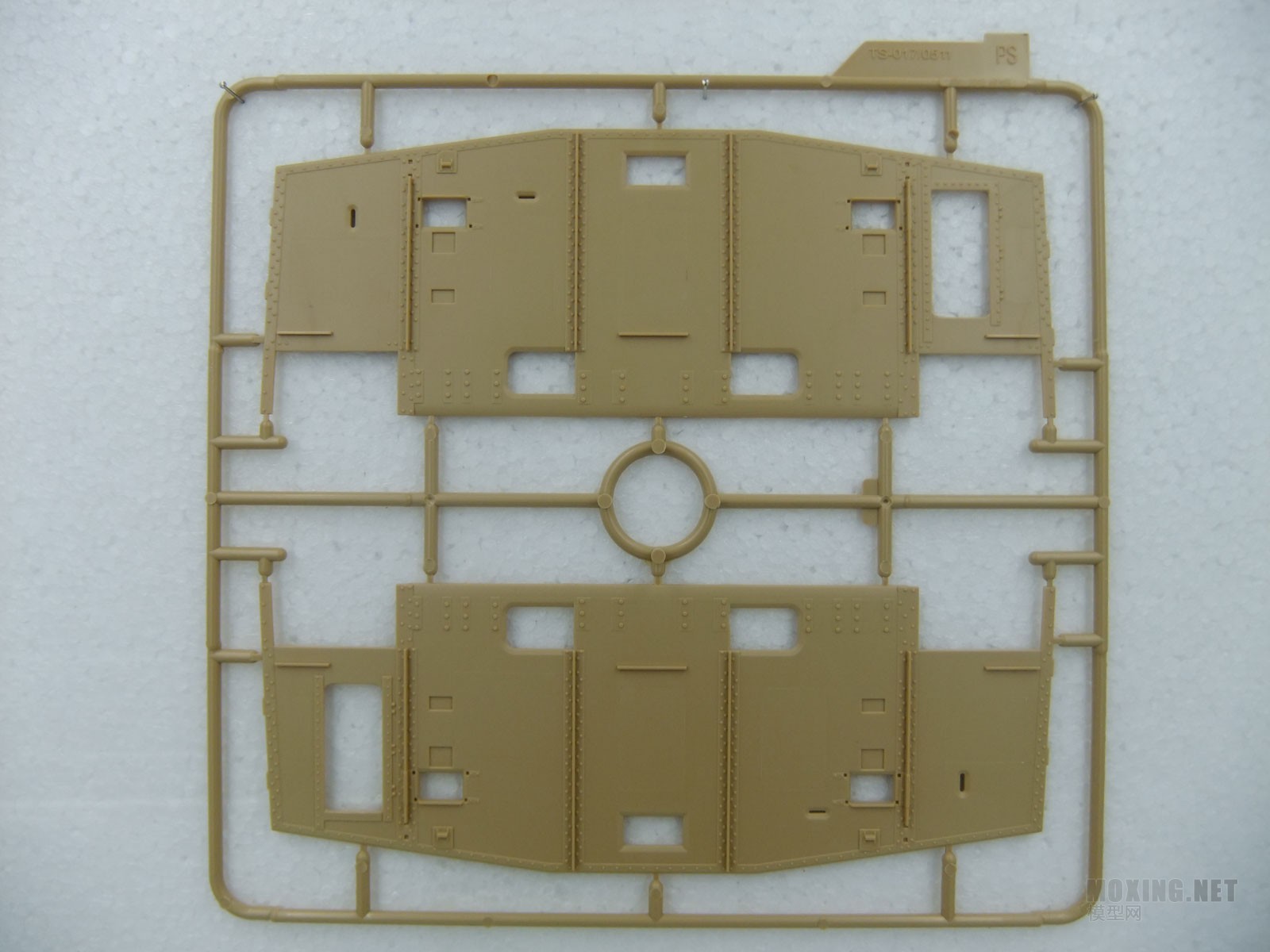 [模型网评测]MENG-1/35一战德国A7V坦克(克虏伯型)(TS-017)