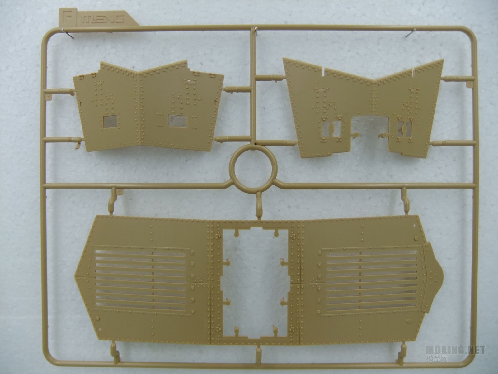[模型网评测]MENG-1/35一战德国A7V坦克(克虏伯型)(TS-017)