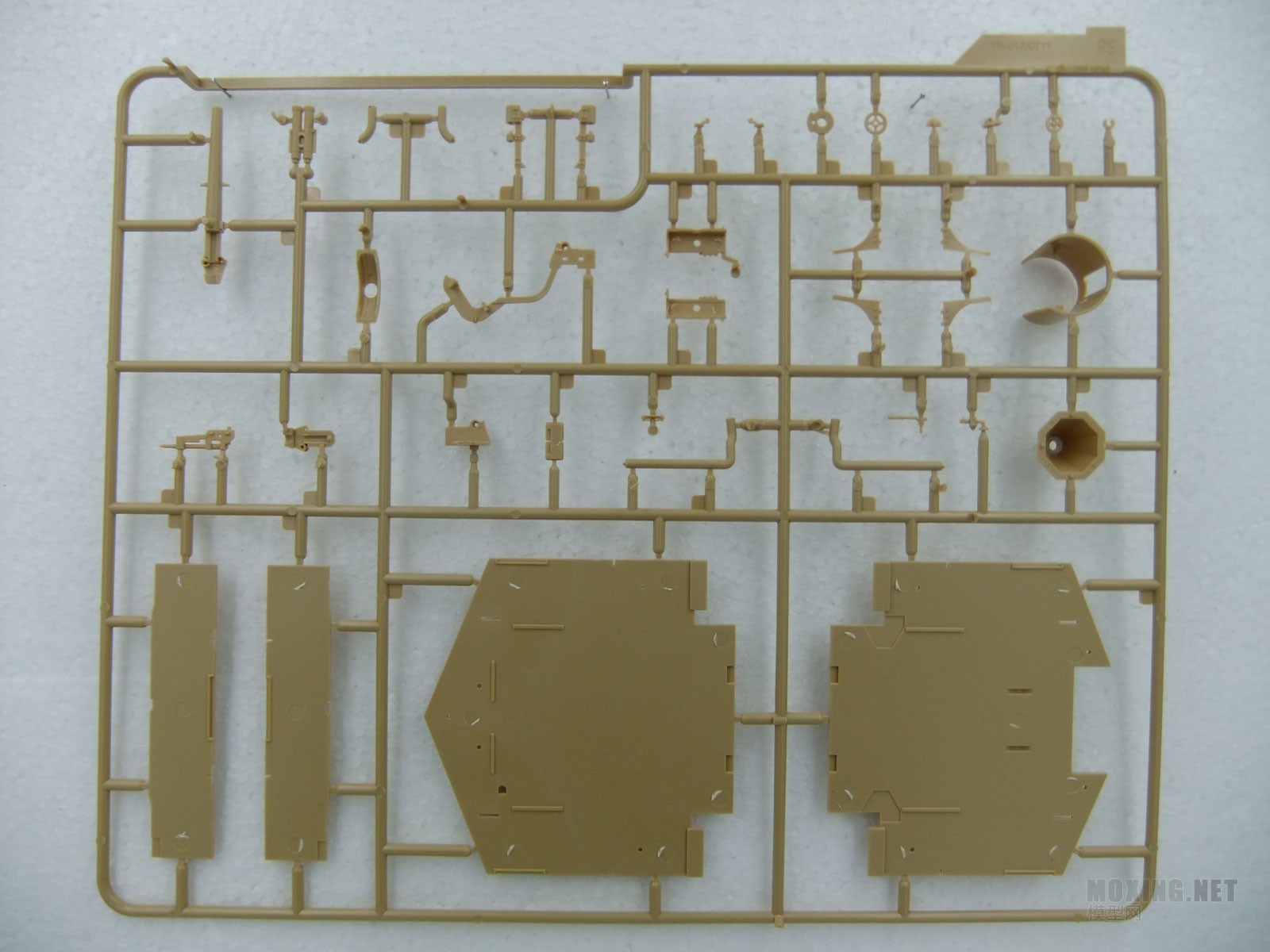 [模型网评测]MENG-1/35一战德国A7V坦克(克虏伯型)(TS-017)