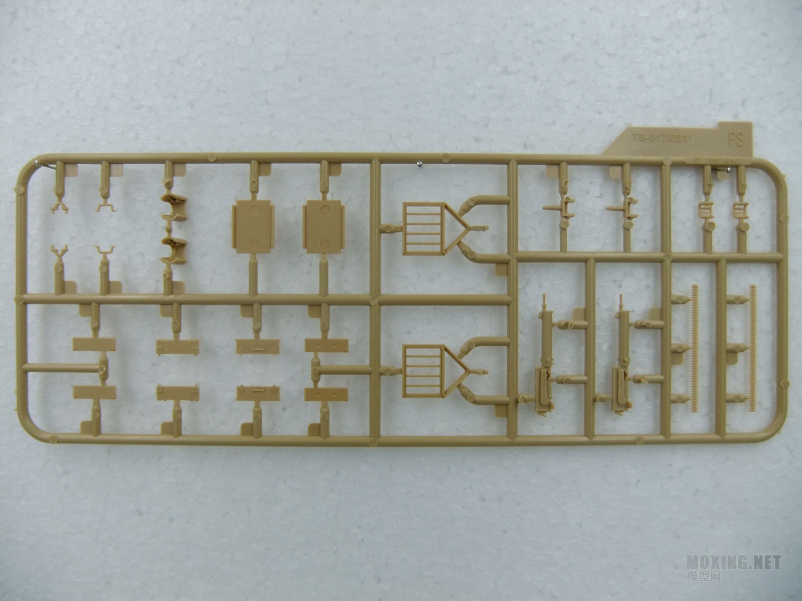 [模型网评测]MENG-1/35一战德国A7V坦克(克虏伯型)(TS-017)