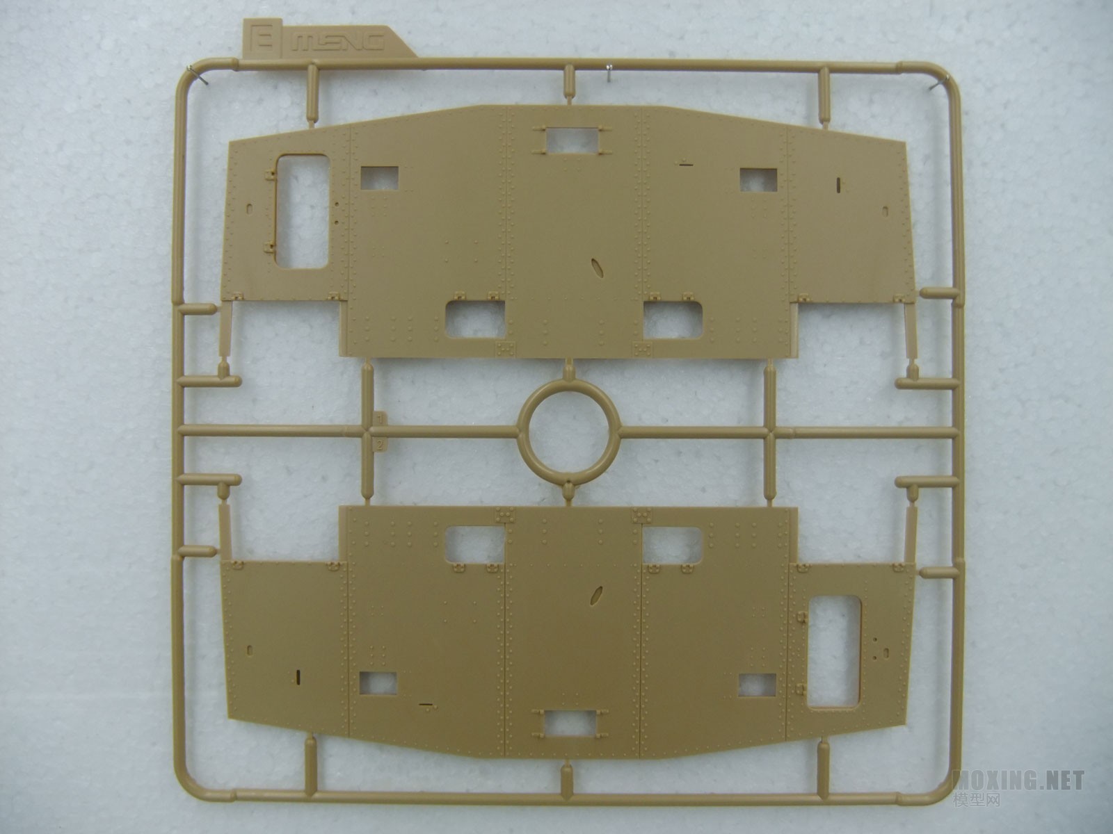 [模型网评测]MENG-1/35一战德国A7V坦克(克虏伯型)(TS-017)