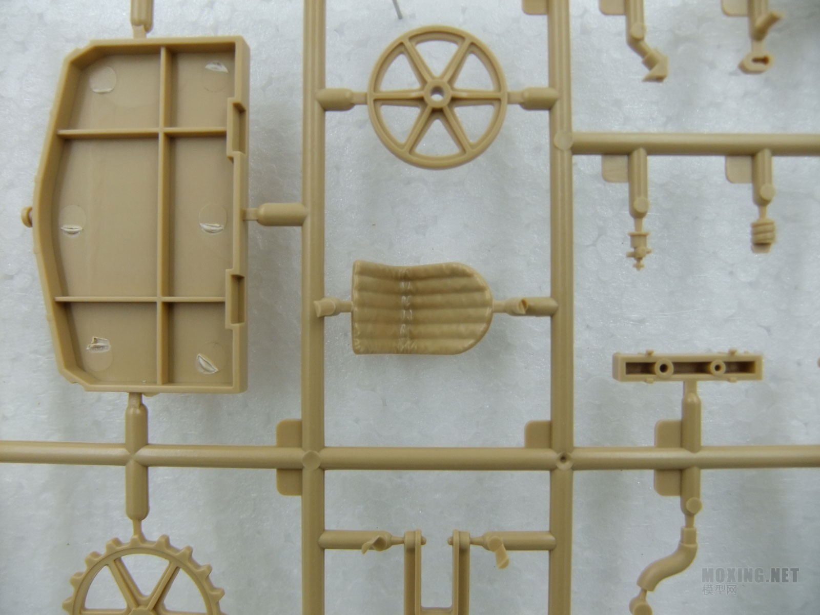 [模型网评测]MENG-1/35一战德国A7V坦克(克虏伯型)(TS-017)
