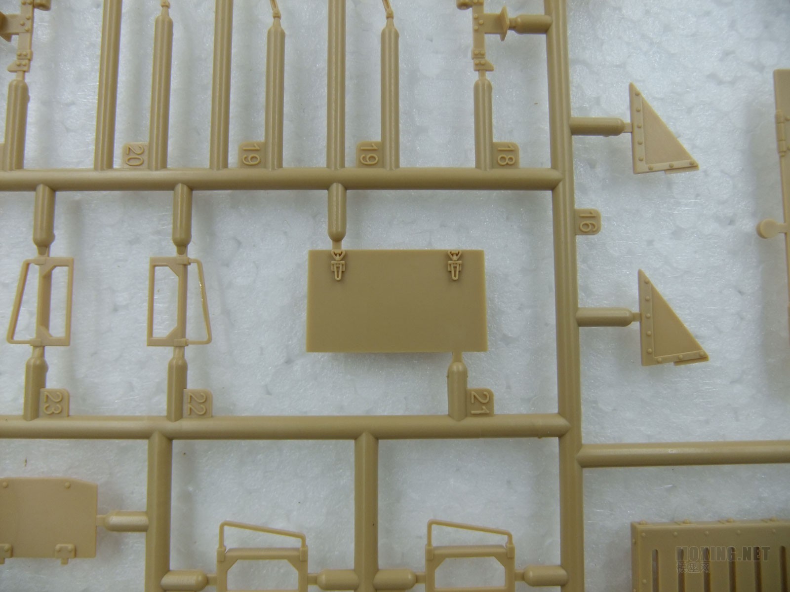 [模型网评测]MENG-1/35一战德国A7V坦克(克虏伯型)(TS-017)