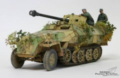 1/35 Sd.Kfz.251/22 Ausf. D Pakwagen Western Front,1945(AFVCLUB)