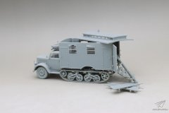 【威龙 6766】1/35 Sd.Kfz.3骡子半履带救护车素组评测